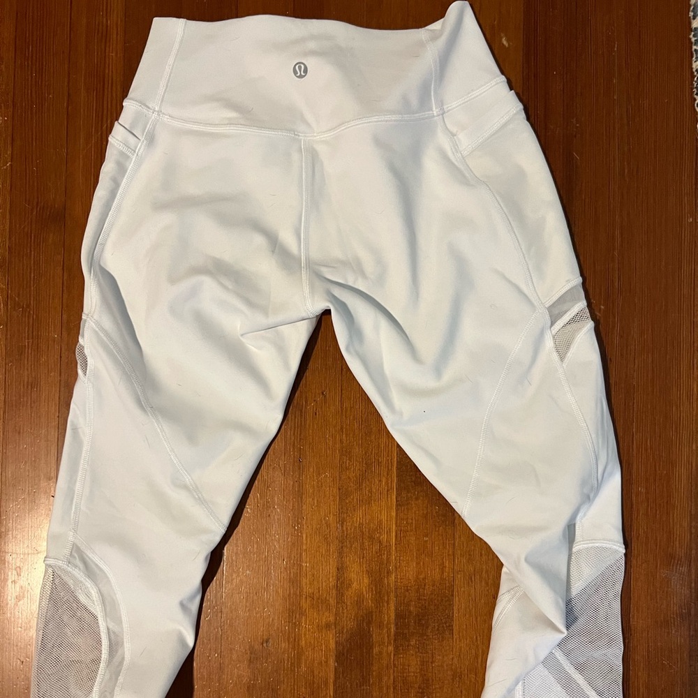 NWOT Lululemon Mind over Miles Crop White Capris, Size 8